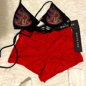 Botty short white top